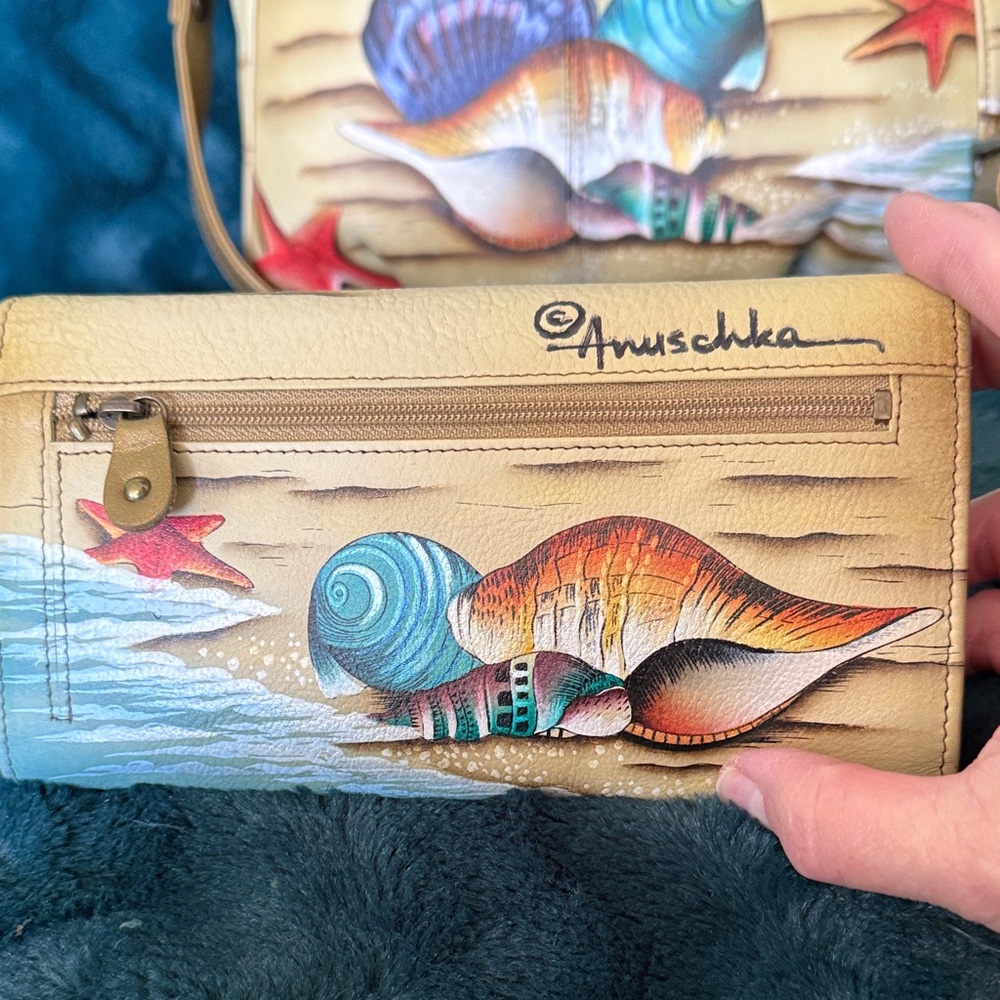 Anuschka Beige Crossbody Bag with Colorful Seashell Design and Matching Wallet - Picture 8 of 9